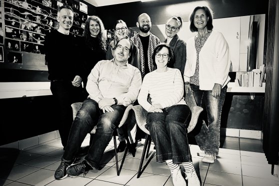 8 Frauen