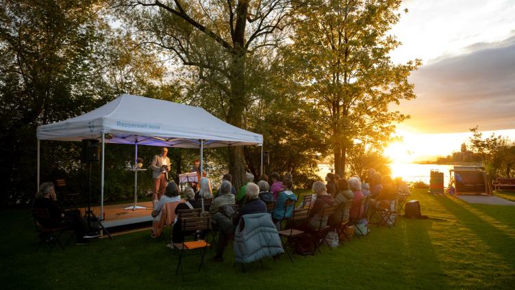 Literatur geht baden: Literarisch-musikalischer Abend