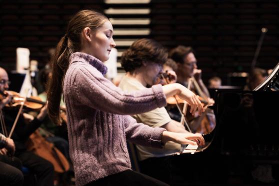Weltstar Alma Deutscher am Piano in Hinwil